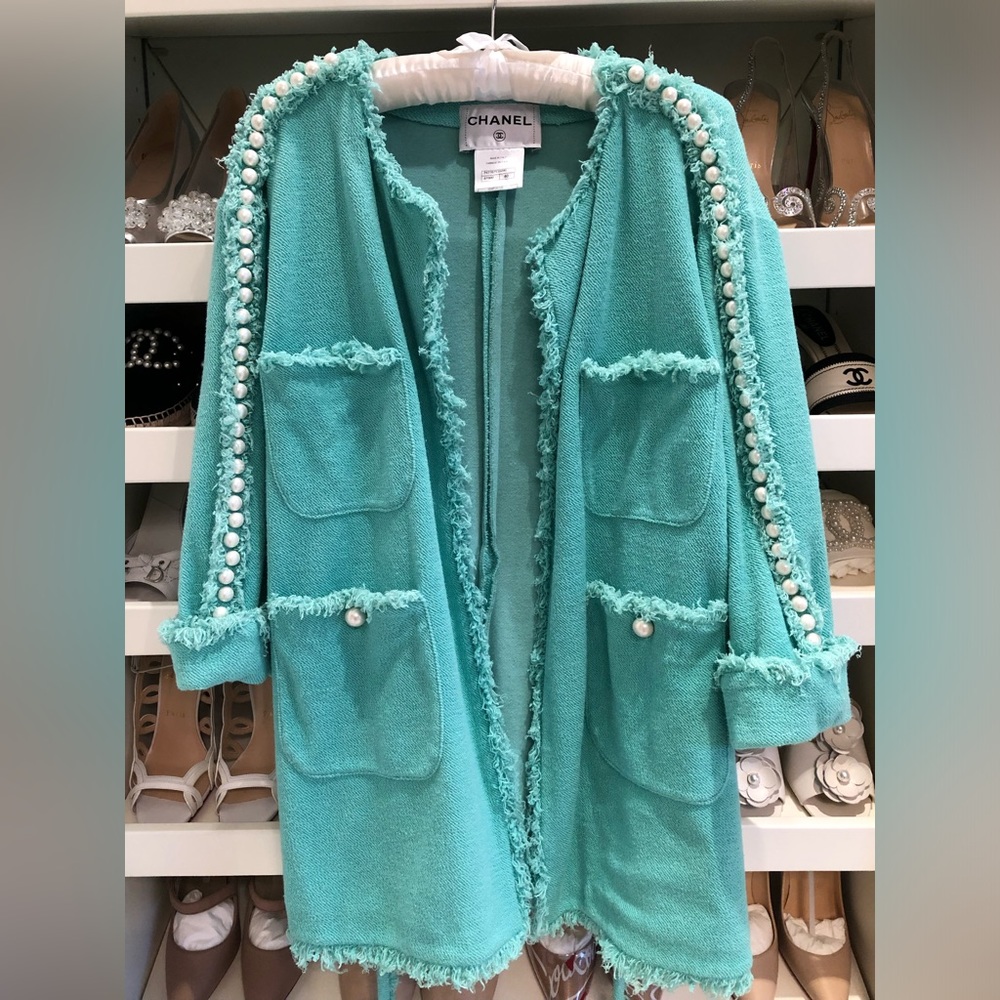 Gorgeous Chanel Green jacket w/Pearl Embellishment, beautiful Metallic Thread - Picture 4 of 12